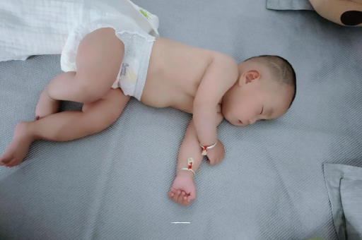 宜宾两个月宝宝肚子胀气